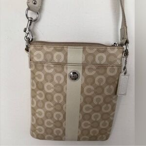 Coach Flat Crossbody classic beige C